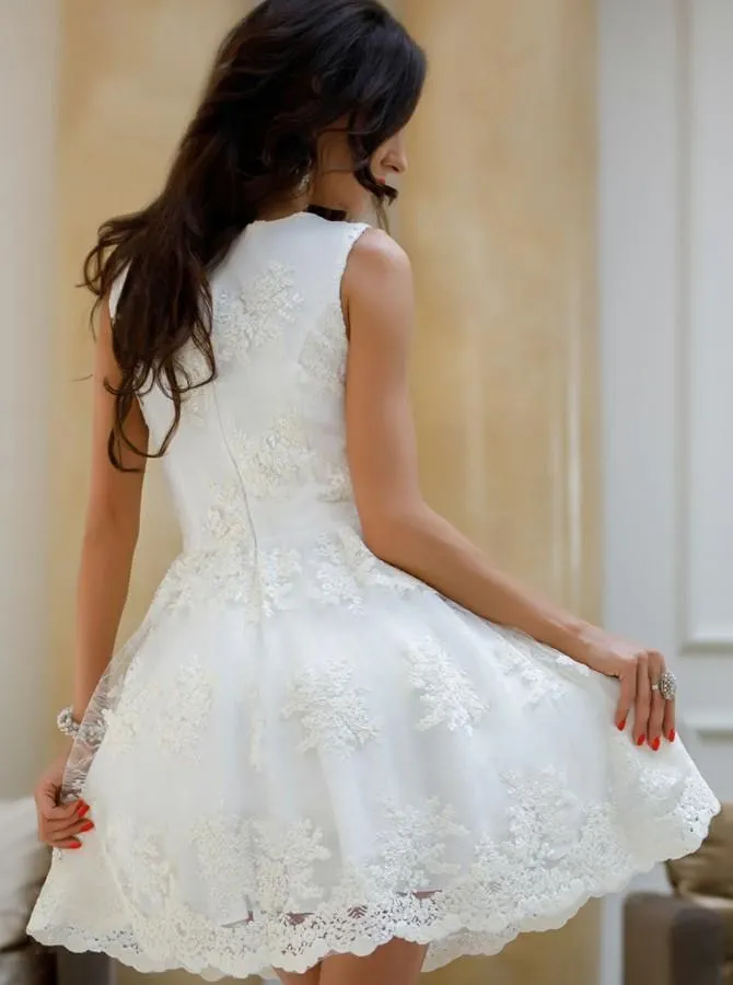 A-Line V-Neck Tulle Homecoming Dress with Appliques