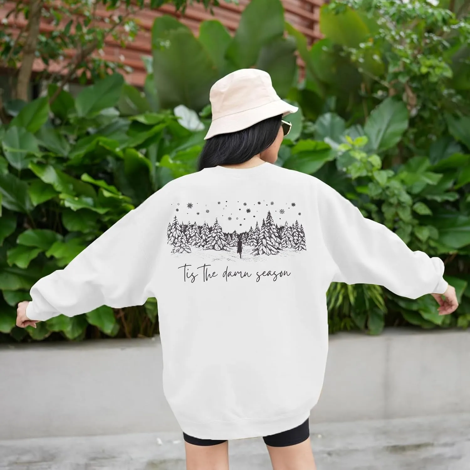 FASHGL Christmas Friends Sweatshirt Women Funny Cartoon Graphic Pullover Top Christmas Movie Shirt Xmas Party Long Sleeve Tee