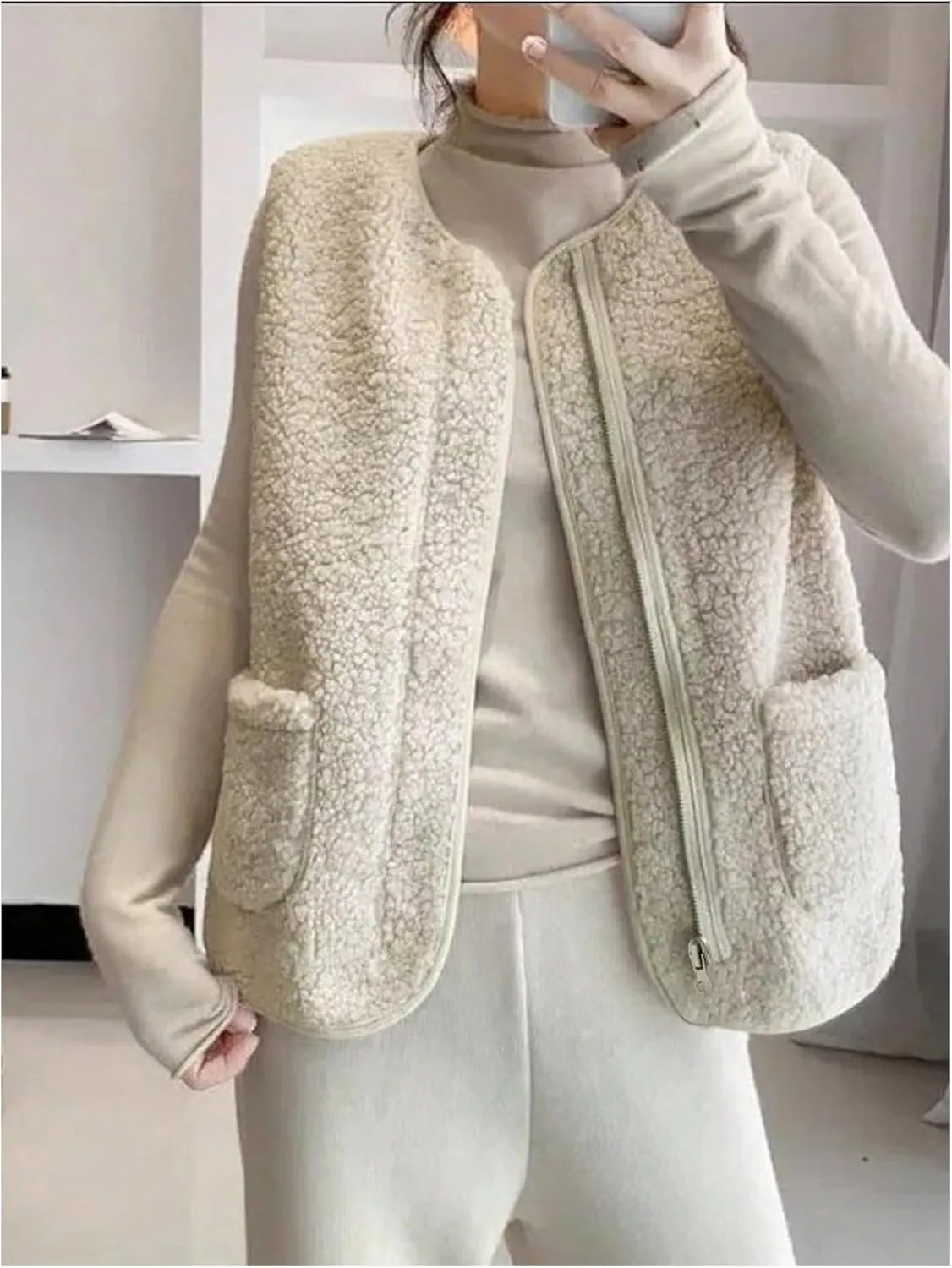 GORGLITTER Women's Fuzzy Vest Outerwear Trendy Fall Fleece Sherpa Vest Sleeveless Old Money Coat Vests