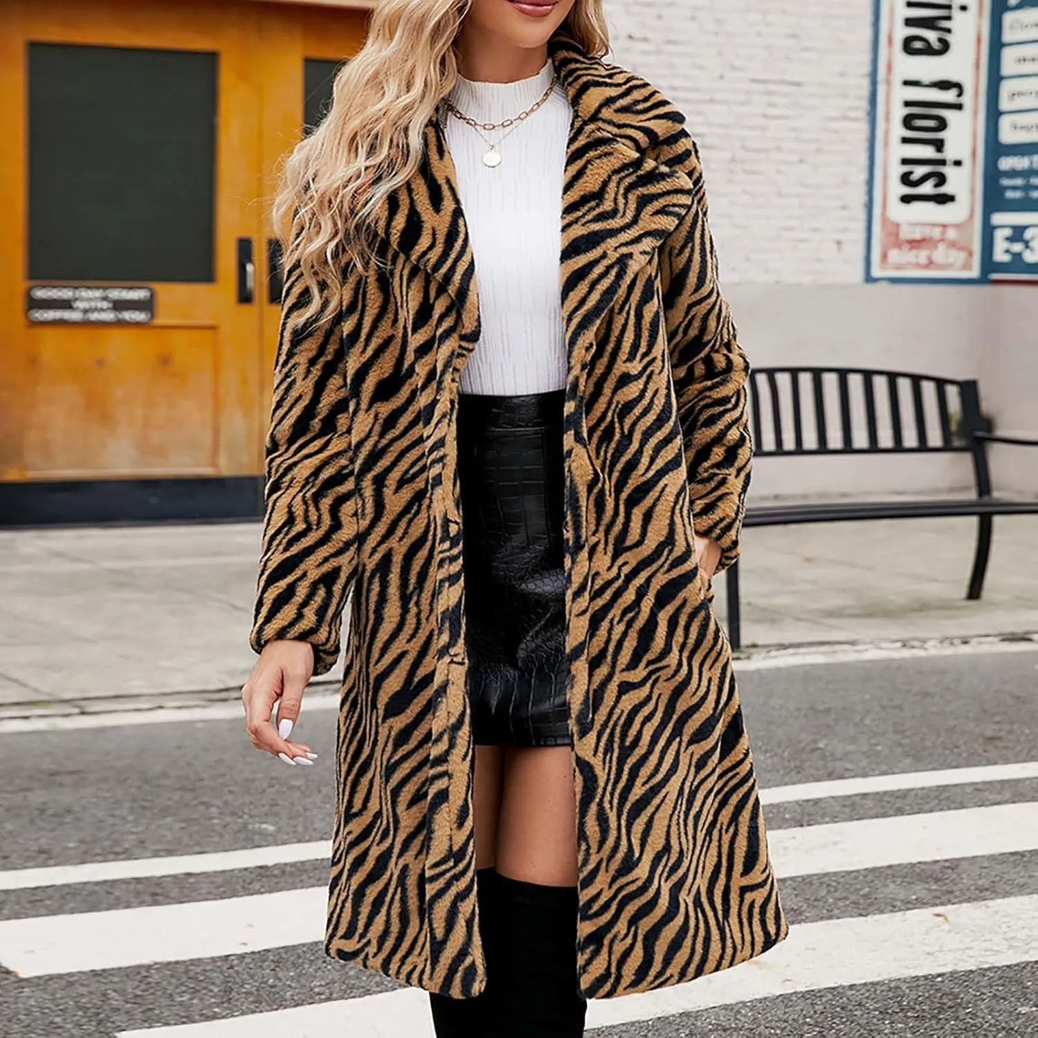 Lmdudan Womens 2024 Winter Faux Fur Coat Leopard Print Fleece Long Jacket Retro Lapel Warm Overcoat Plus Size Trench Coats