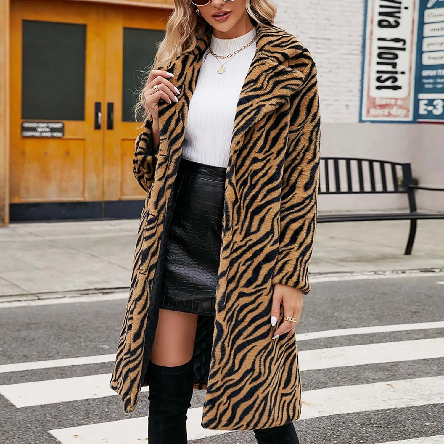Lmdudan Womens 2024 Winter Faux Fur Coat Leopard Print Fleece Long Jacket Retro Lapel Warm Overcoat Plus Size Trench Coats