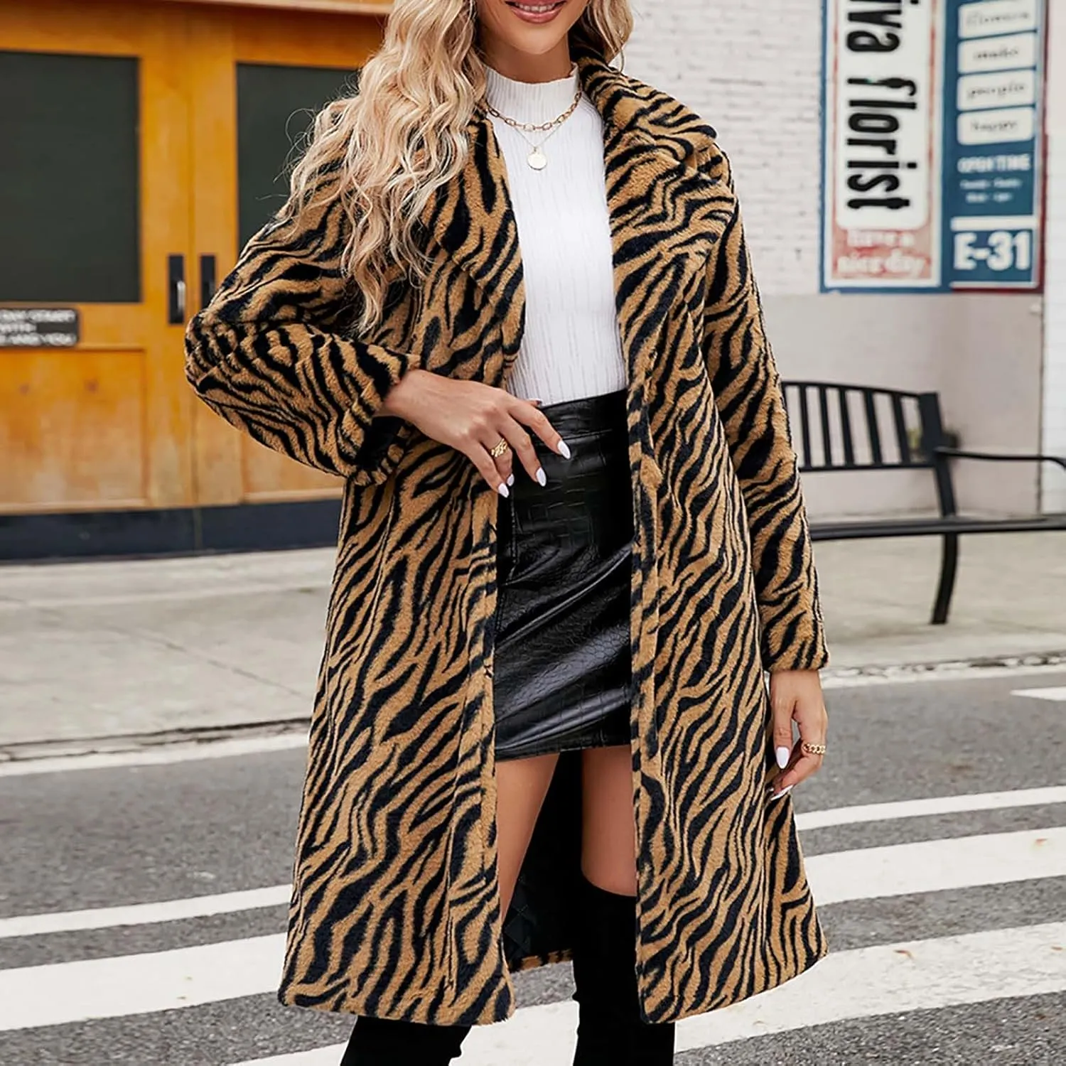 Lmdudan Womens 2024 Winter Faux Fur Coat Leopard Print Fleece Long Jacket Retro Lapel Warm Overcoat Plus Size Trench Coats