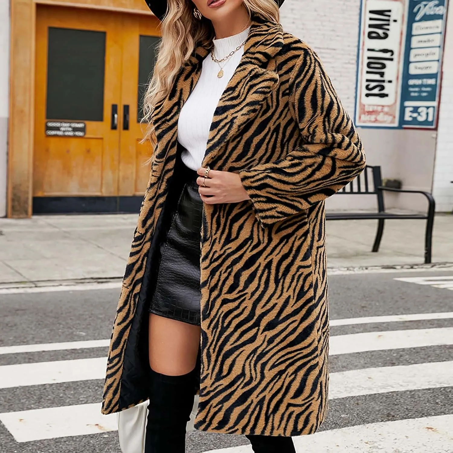 Lmdudan Womens 2024 Winter Faux Fur Coat Leopard Print Fleece Long Jacket Retro Lapel Warm Overcoat Plus Size Trench Coats