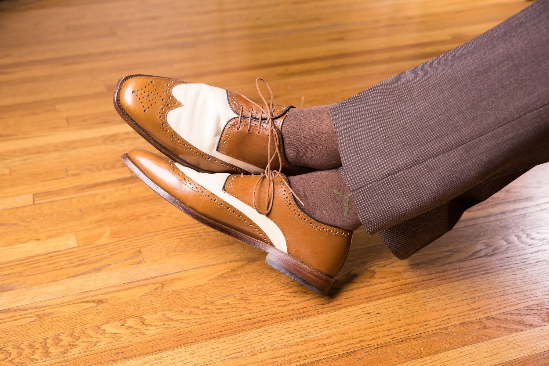 Mid Brown Cotton Socks with Green & Cream Clocks