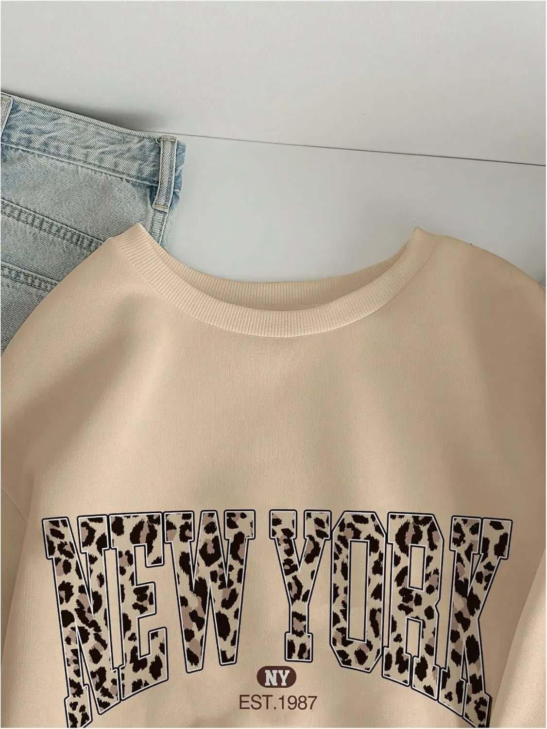SweatyRocks Women's Letter Leopard Print Sweatshirt Crewneck Long Sleeve Oversized Pullover Tops