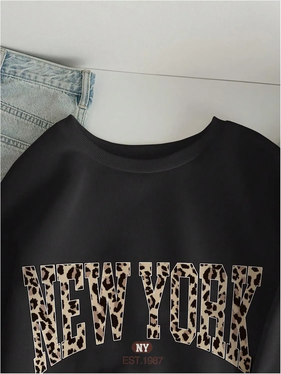 SweatyRocks Women's Letter Leopard Print Sweatshirt Crewneck Long Sleeve Oversized Pullover Tops